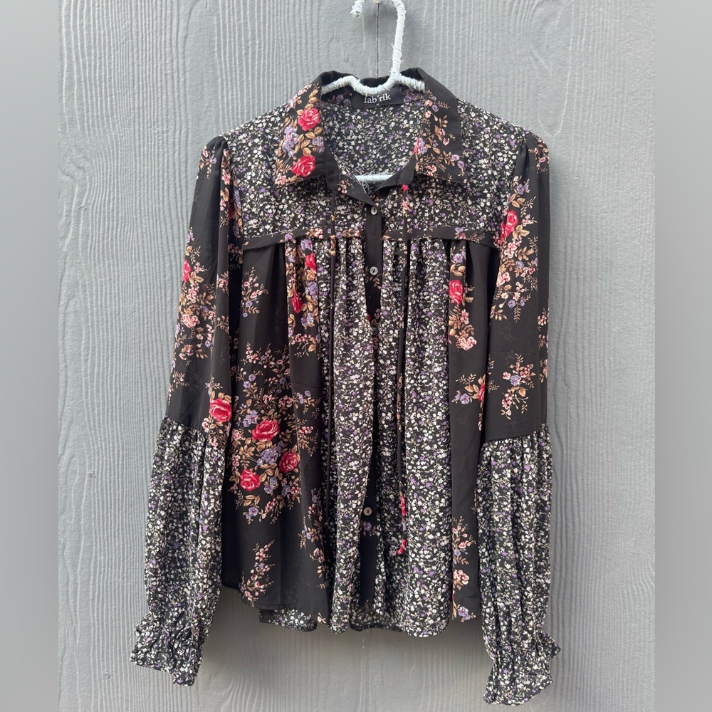 Fabrik Brand Black and Floral Peasant Long Sleeve Blouse Size MD